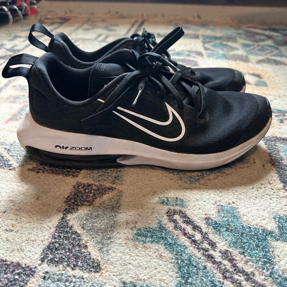 Nike Air Zoom ARCADIA BLACK/WHITE Size 6